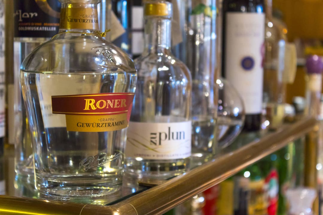 Hotelbar 2 - Hotel Der Waldhof bei Meran, Südtirol Hotel Der Waldhof