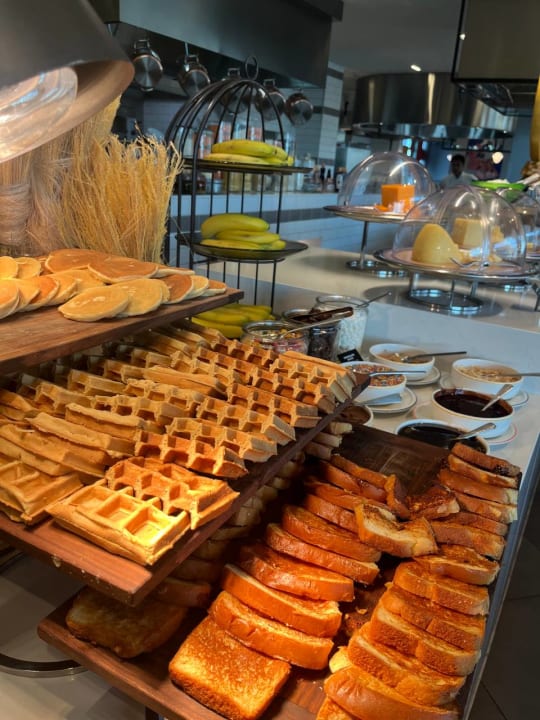 Gastro The WB Abu Dhabi, Curio Collection By Hilton