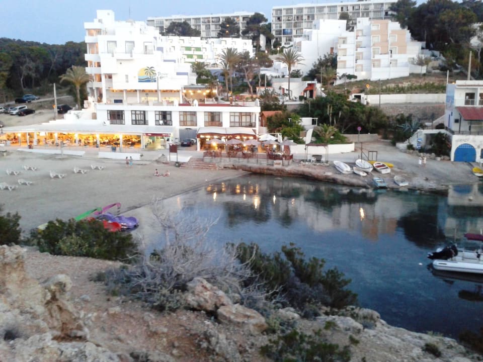 Blick vom Felsen gegenüber Barceló Portinatx - Adults only