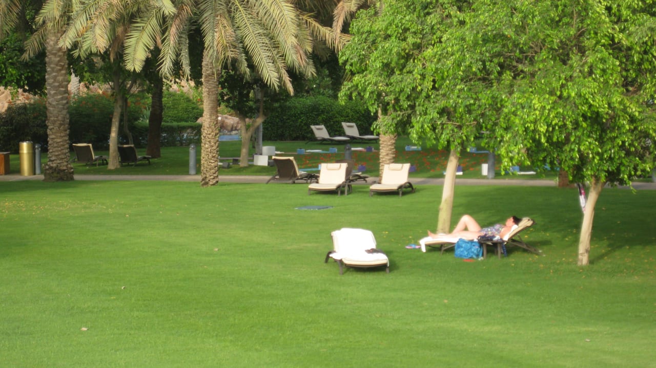 Idealer Platz zum Relaxen am Pool Emirates Palace Mandarin Oriental