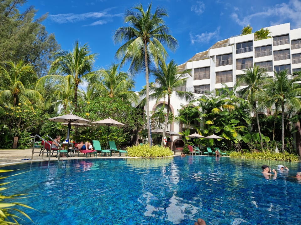 Pool PARKROYAL Penang Resort