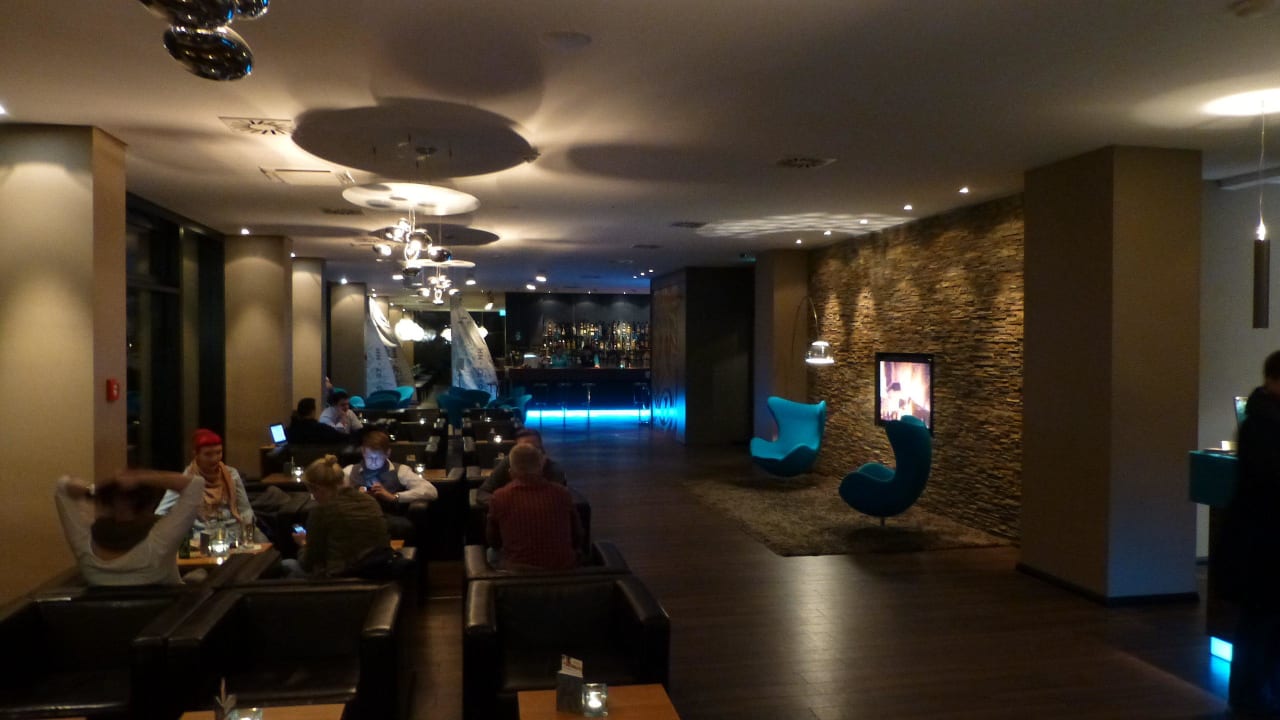 Lounge und Frühstücksraum Motel One Hamburg-Alster
