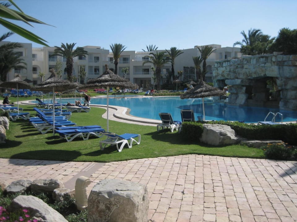 Schöner Pool- leider zu kalt TUI MAGIC LIFE Africana