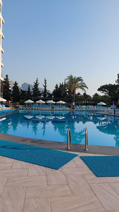 Pool Hotel Grand Ring