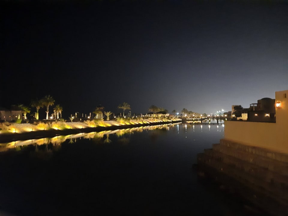 Strand The Cove Rotana Resort