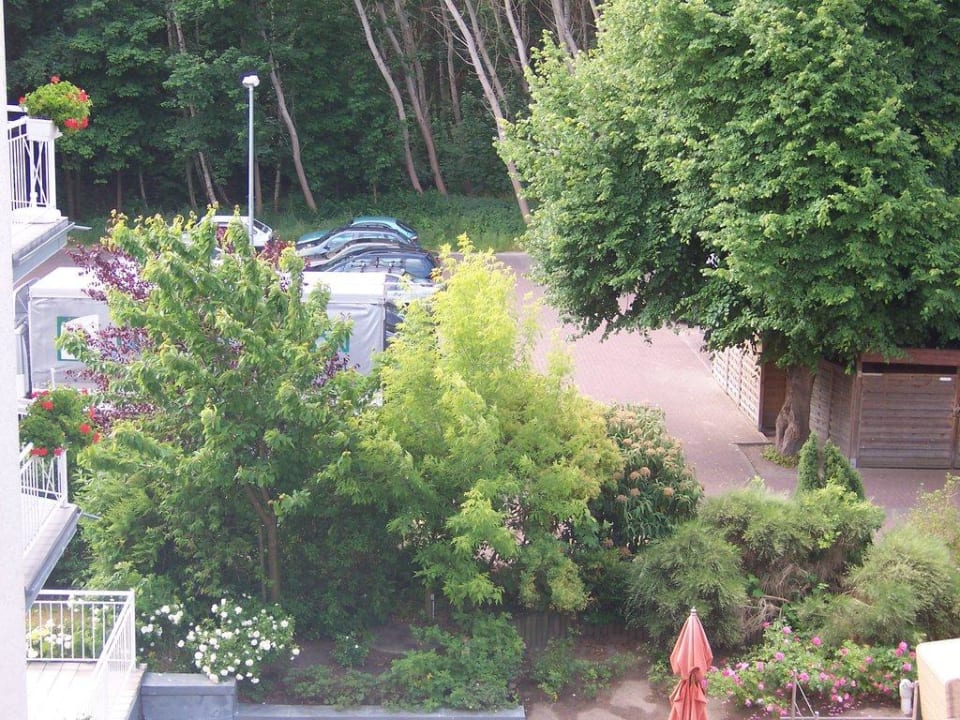 Blick zum Parkplatz Hotel Am Strand