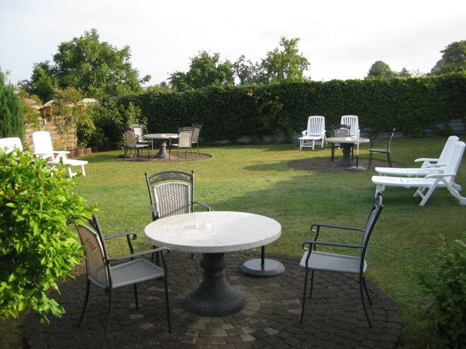 Erholung pur in der schönen Gartenanlage Pension Kleine Insel®