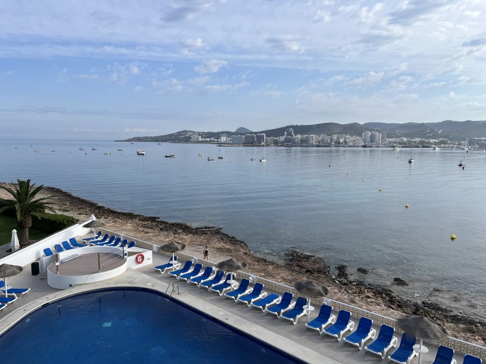 Pool azuLine Hoteles Mar Amantis & II