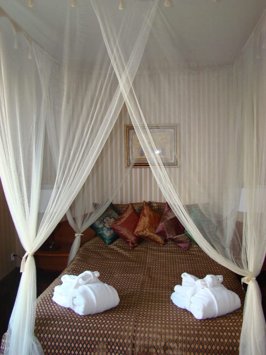 Bardzo wygodne łóżko  Hotel Azzun Orient SPA & Wellness