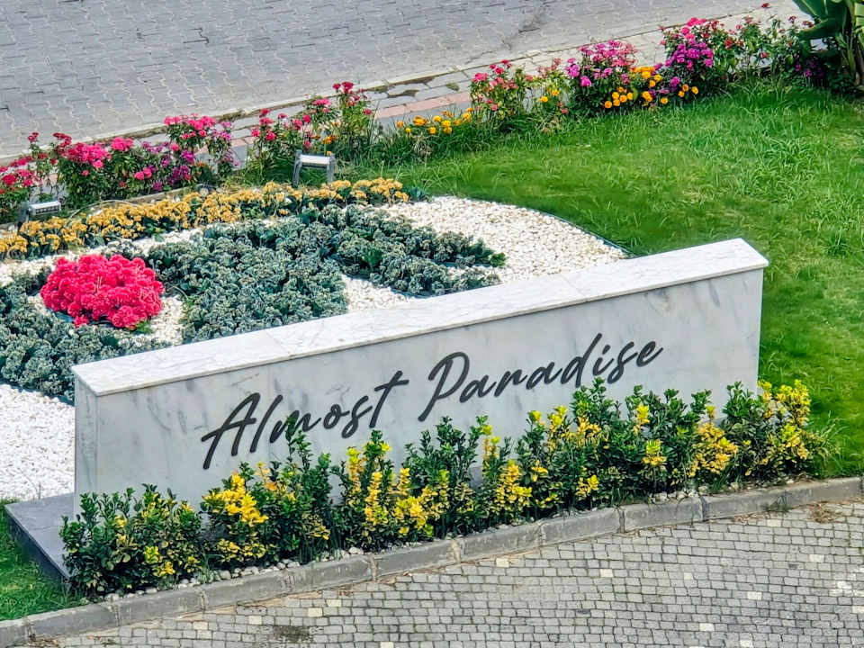 Außenansicht Rubi Platinum Sign