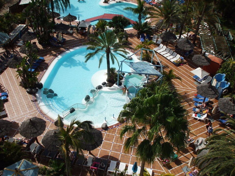 Pool von oben Corallium Beach by Lopesan Hotels - Adults only
