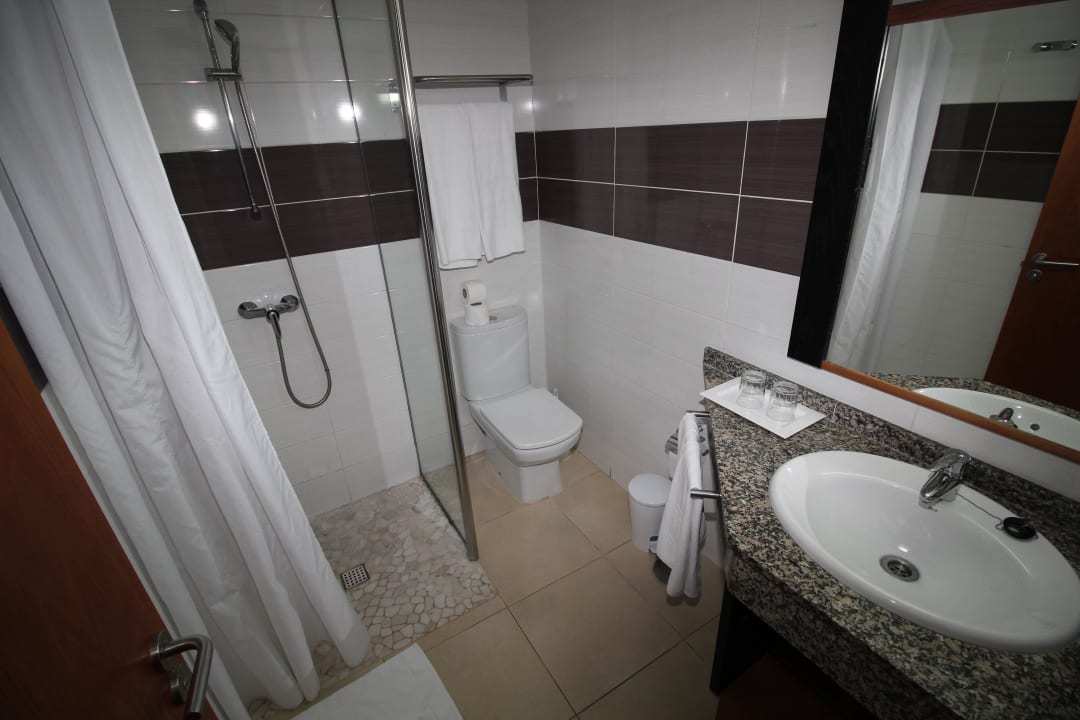 Bad mit Dusche HL Miraflor Suites Hotel