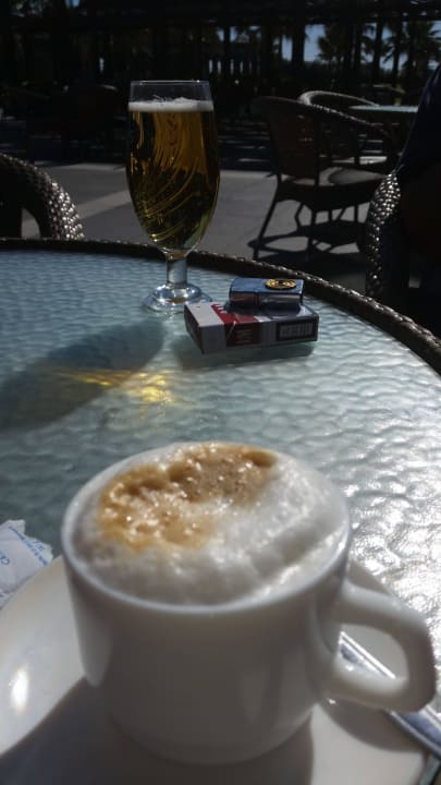 Leckerer Capuccino an der Poolbar Megasaray Club Belek
