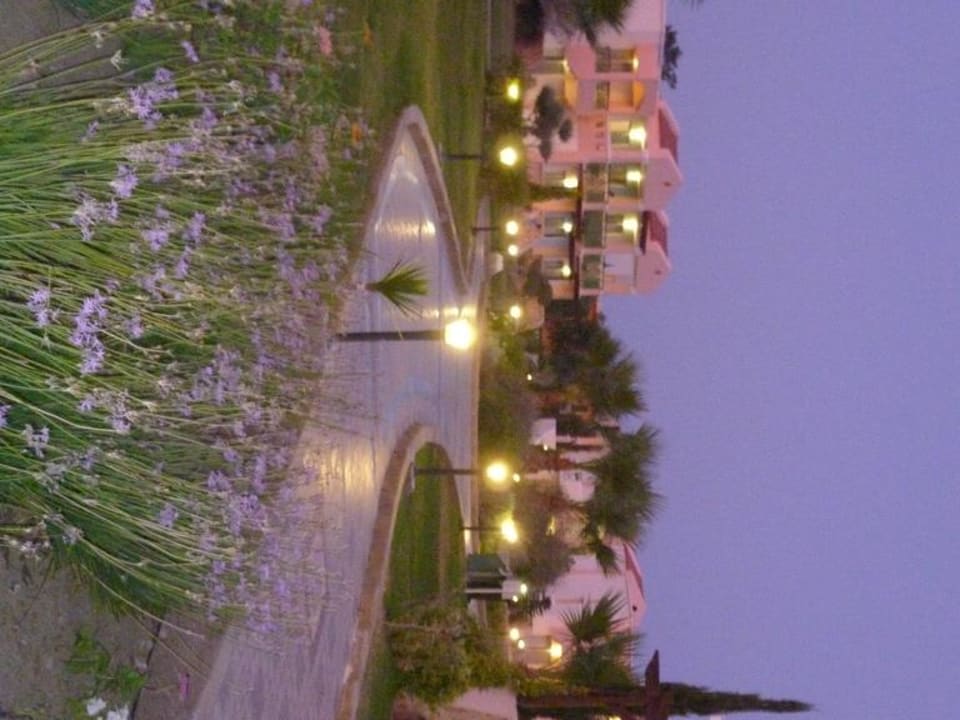 Nett beleuchtete Gehwege! Lindos Princess Beach Resort & Spa