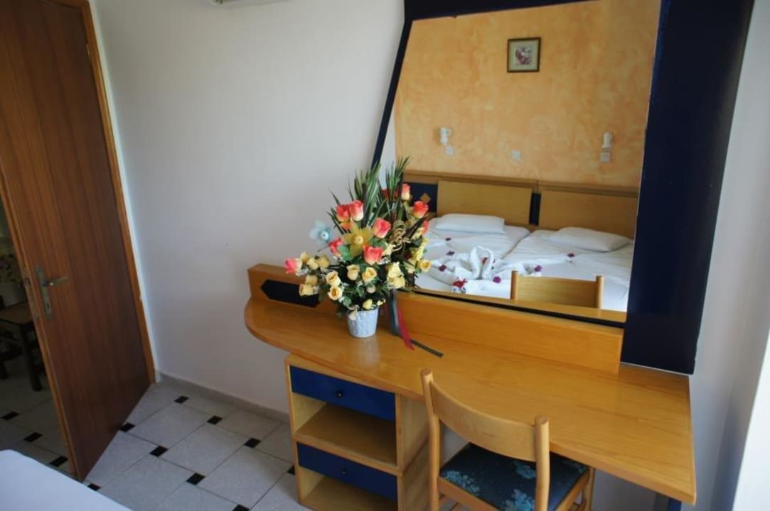 Room MIrror Fili Apartments