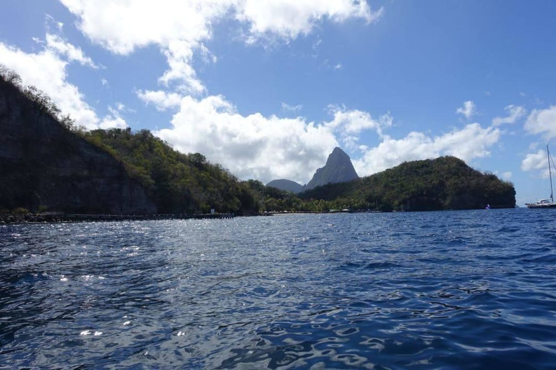Sicht vom Meer auf die Anlage Hotel Anse Chastanet