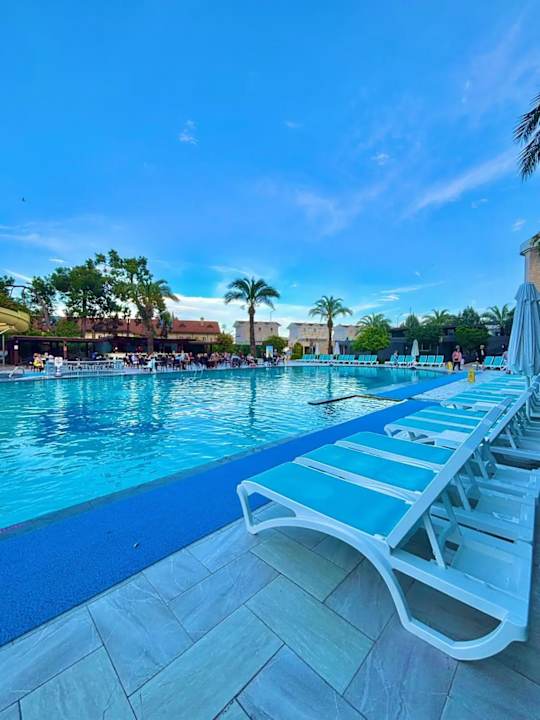 Pool Hotel Grand Ring