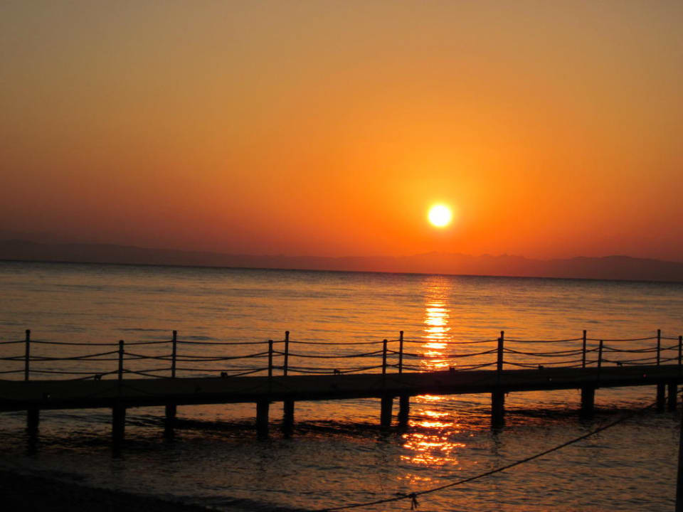 Sonnenaufgang am Steg Happy Life Village