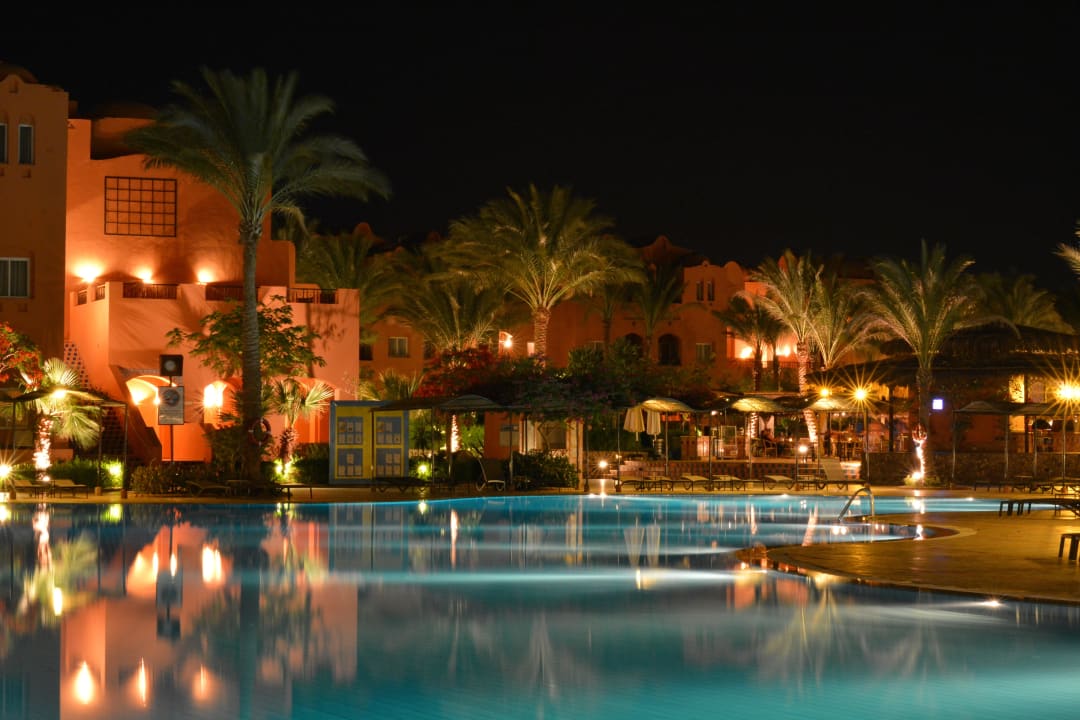 Pool bei Nacht Jaz Makadi Oasis Resort