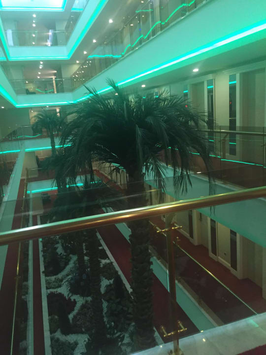 Flur zu den Zimmern Azura Deluxe Resort & Spa Hotel