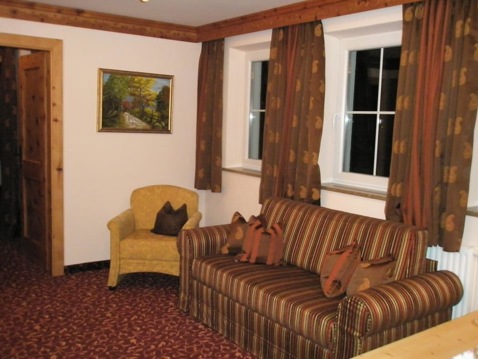 Sitzecke im Zimmer Wellnessresort Vier Jahreszeiten