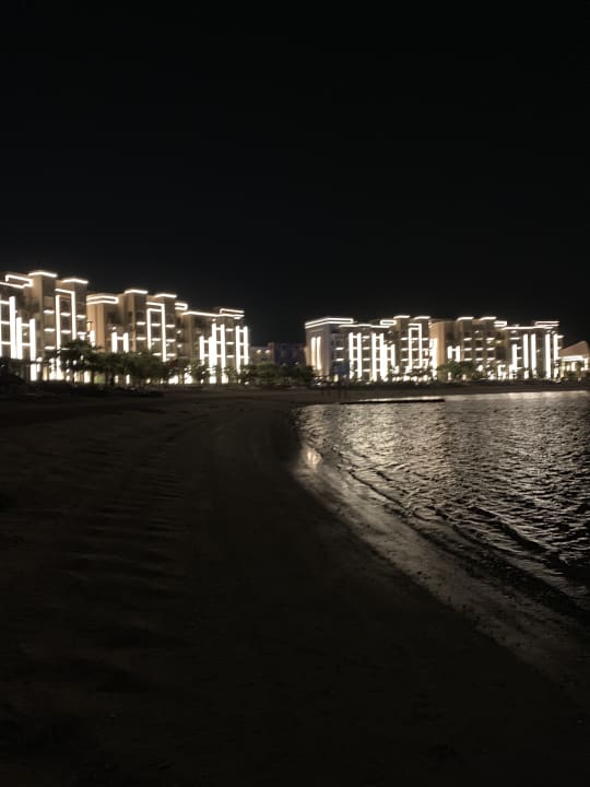 Strand DoubleTree by Hilton Resort & Spa Marjan Island