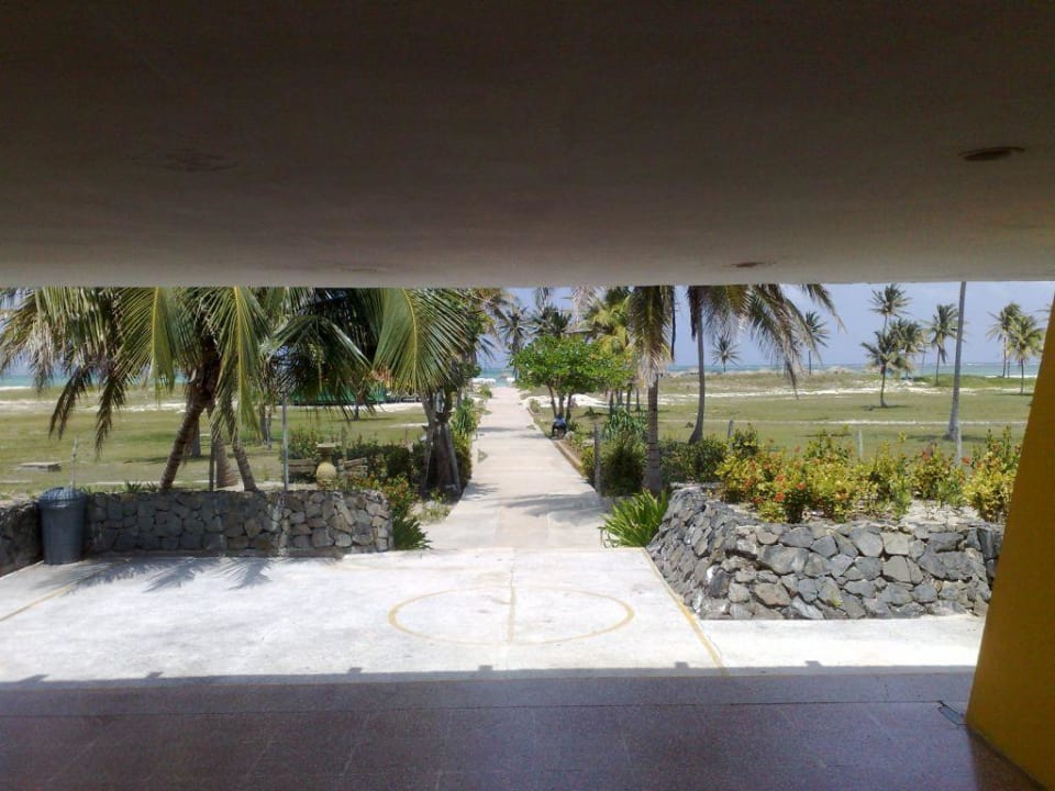 Weg zum Strand Hotel Club Amigo Mayanabo