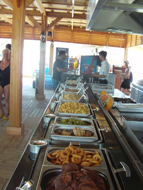 Mittagessen am Strand Palm World Side Resort & Spa