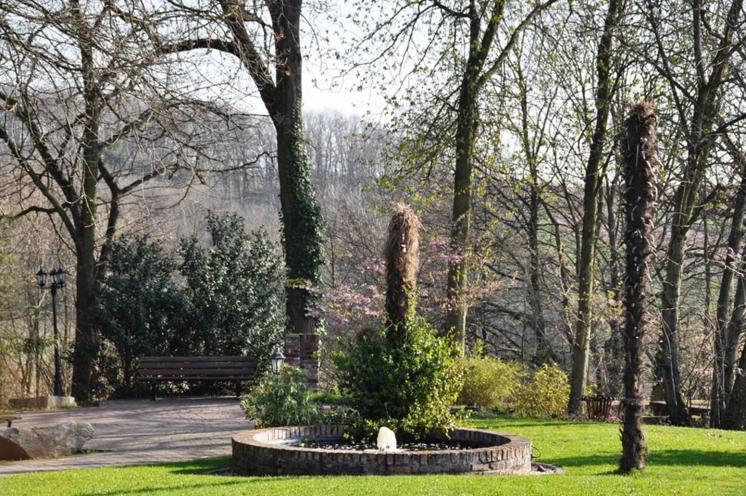 Park von Burg Scharzenstein Relais & Châteaux Hotel Burg Schwarzenstein