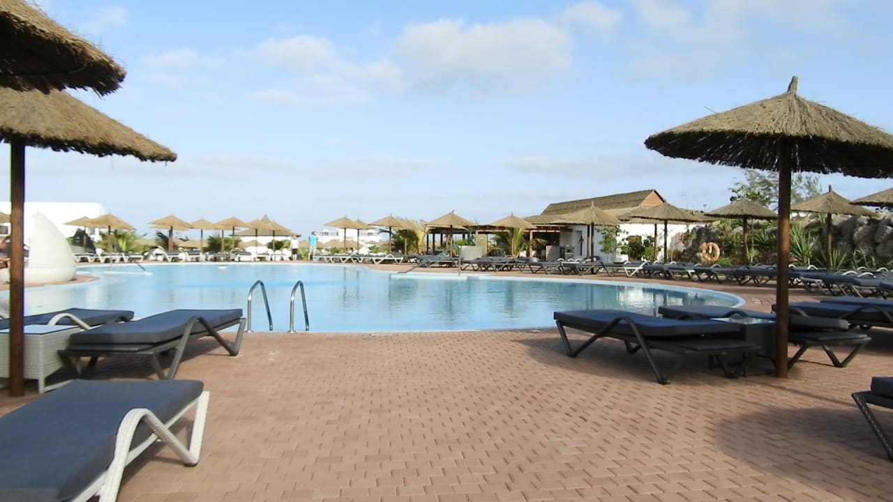 Pool Meliá Laguna Beach