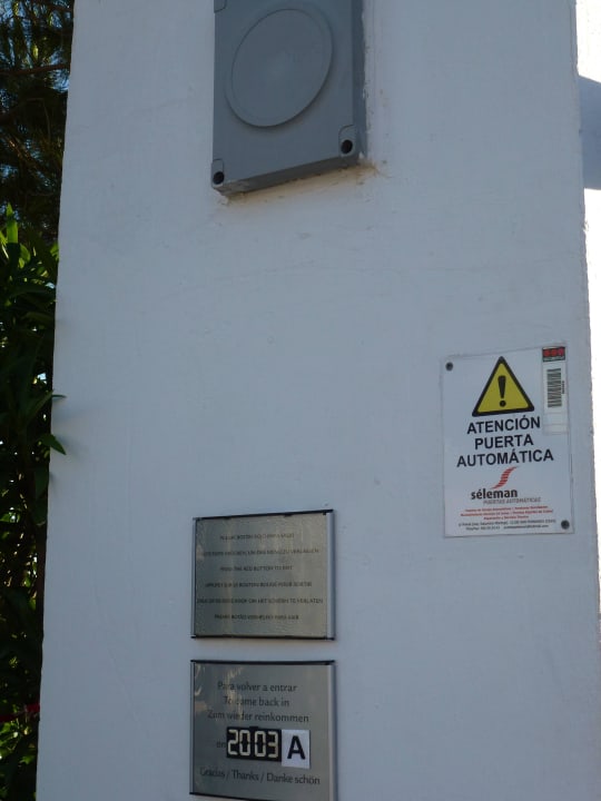 Zum Strand müssen sie sich einen Code merken  Hotel Riu Chiclana