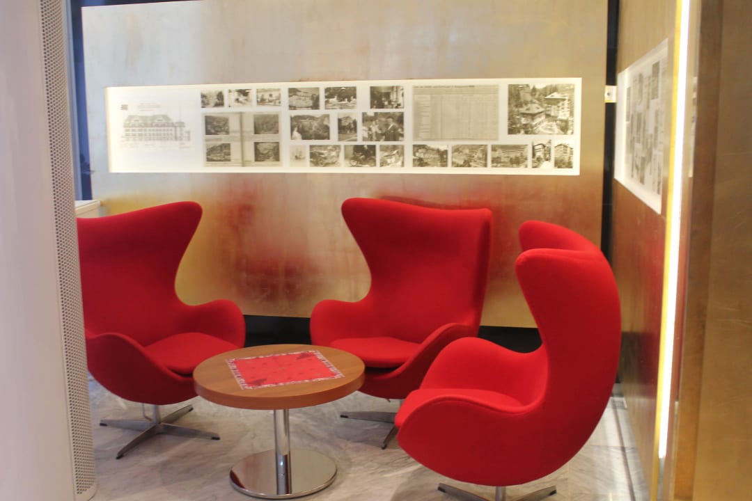 Sitzecke in der Lobby vom Mondi Bellevue  MONDI Hotel Bellevue Gastein