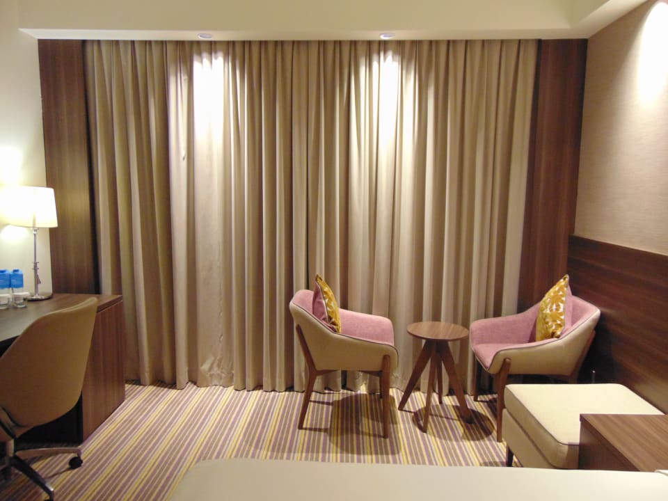 Zimmer Hampton By Hilton Dubai Airport