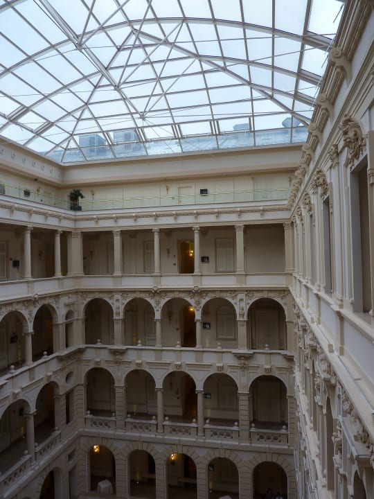 Innenhof mit Zimmereingängen Anantara New York Palace Budapest Hotel