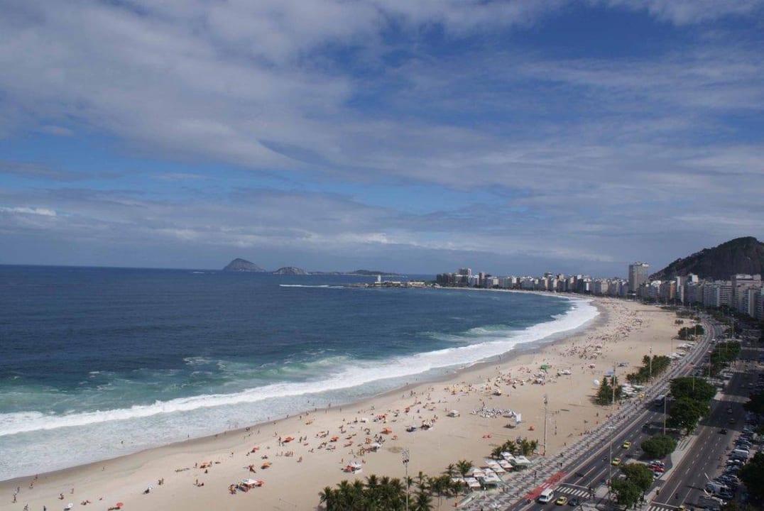 Blick vom Pooldeck auf die Copacabana Hotel PortoBay Rio de Janeiro
