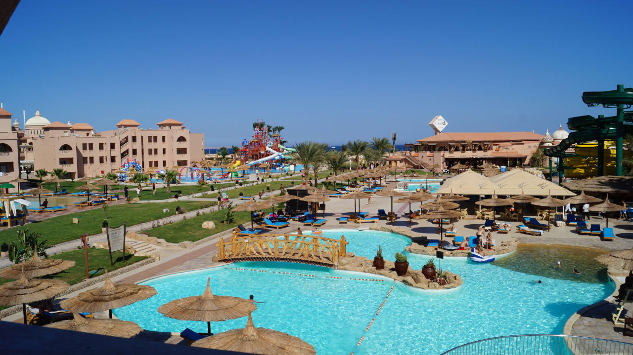 Вид с балкона второго этажа корпуса D Pickalbatros Aqua Park Resort - Hurghada