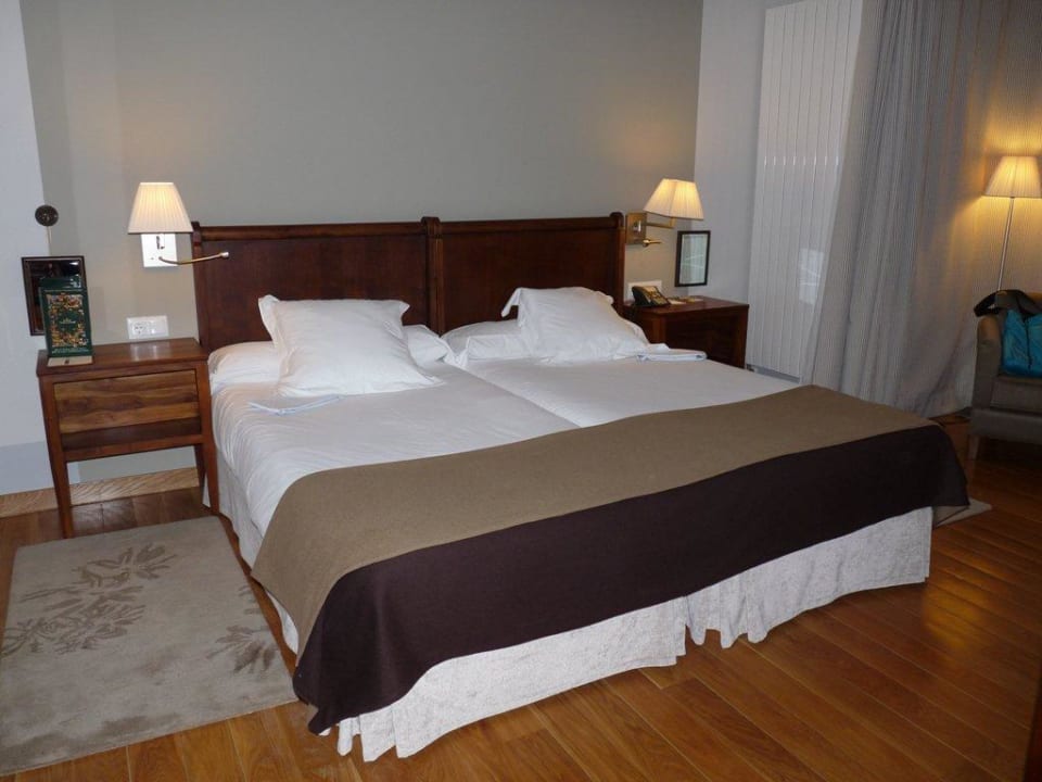 Wunderschönes, großes Zimmer... Hotel Parador de Argómaniz