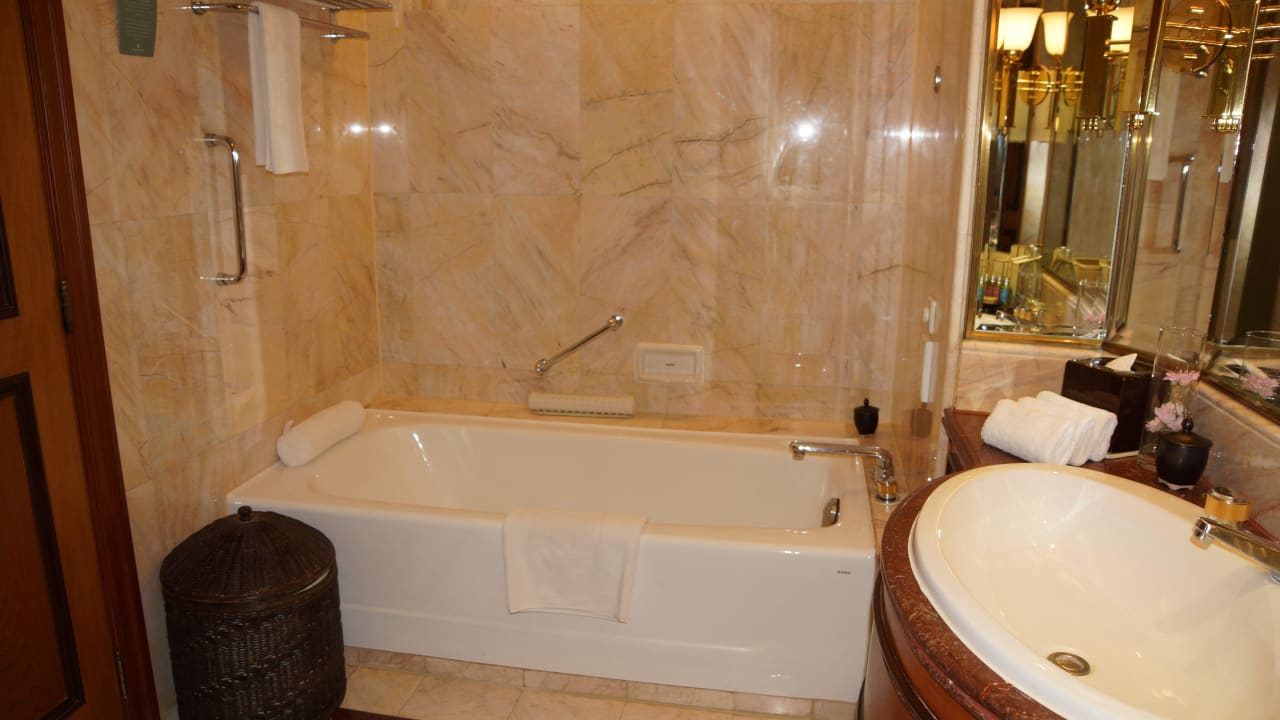 Bad im Krungthep Wing Shangri-La Hotel, Bangkok