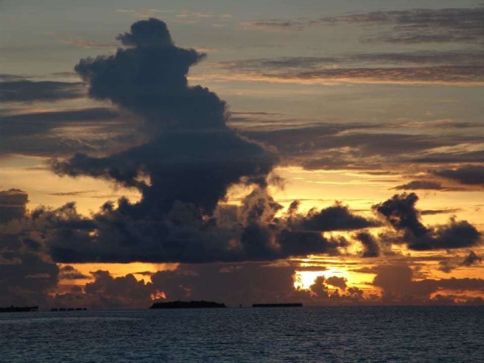 Sonnenuntergang Vilamendhoo Island Resort & Spa