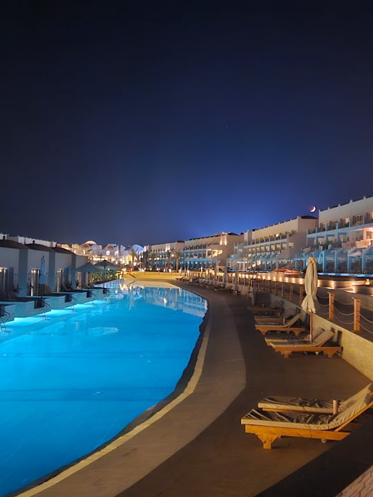 Pool Diamond Beach by Pearl Resort