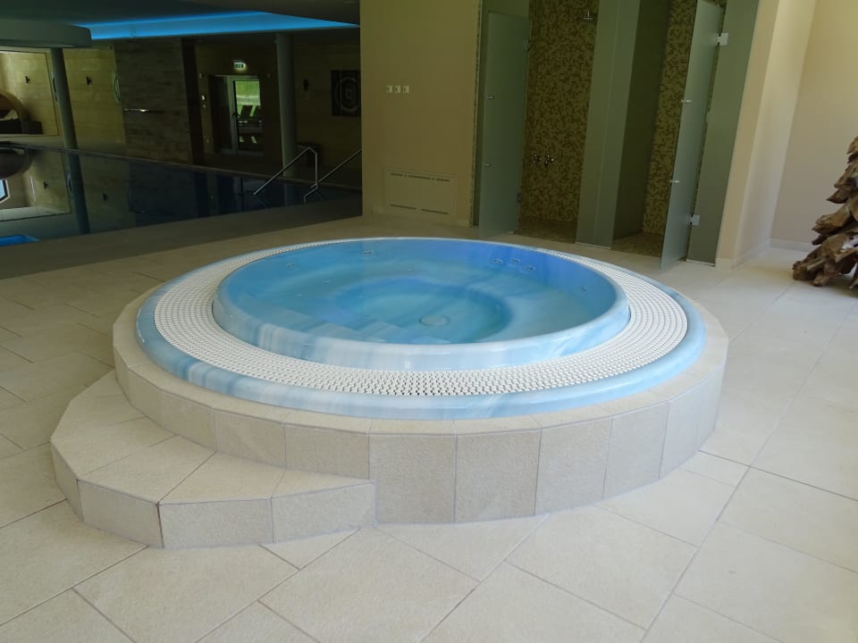 Innen-Whirlpool Alpeiner Nature Resort Tirol