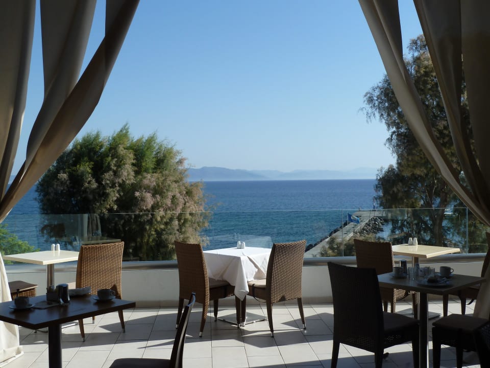 Der Blick aus dem Hauptrestaurant TUI BLUE Oceanis Beach and Spa Resort