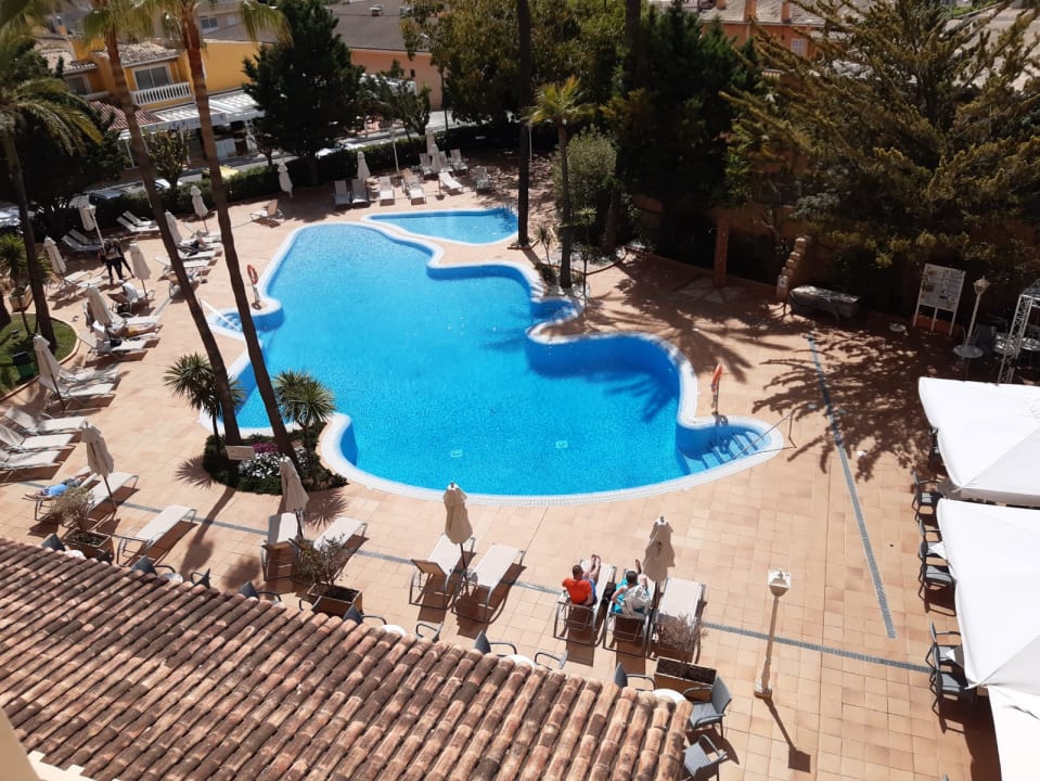 Pool Valentin Reina Paguera