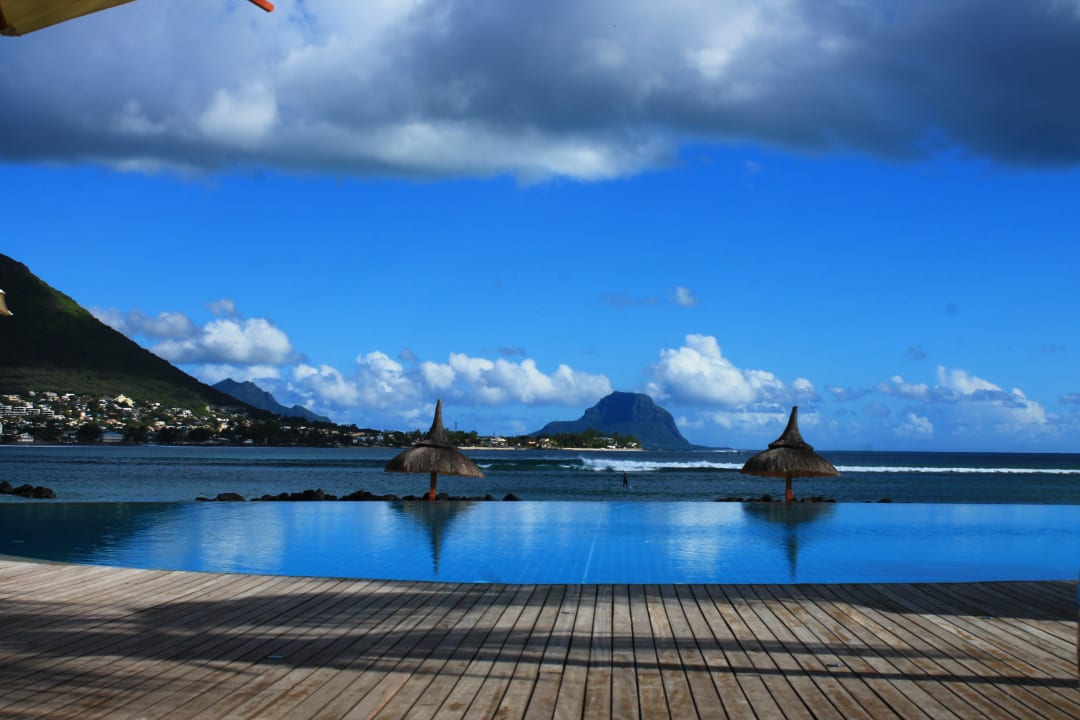 Pool Sands Suites Resort & Spa