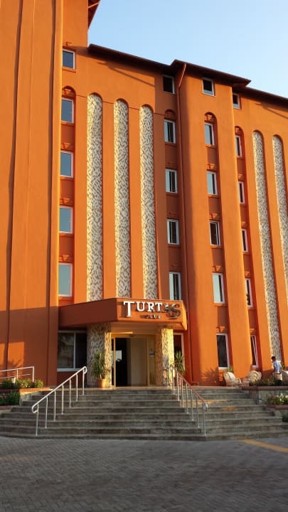 Hoteleingang Club Turtas Beach Hotel