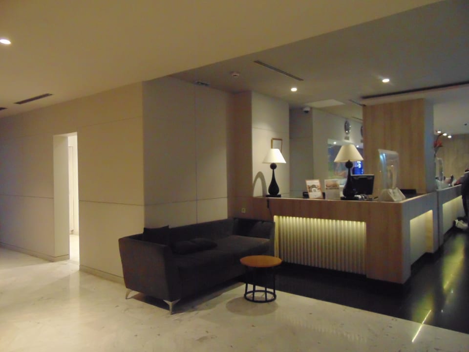 Lobby Hotel Golden Tulip El Mechtel