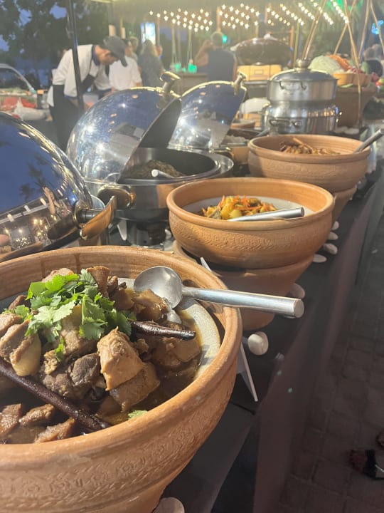 Gastro DoubleTree by Hilton Phuket Banthai Resort