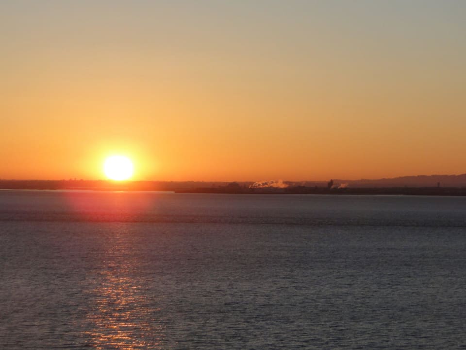 Ausblick aus unserem Zimmer auf den Tejo Sweet Lisbon Guesthouse