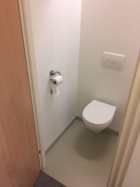 Toilette B&B HOTEL Würzburg-Ost