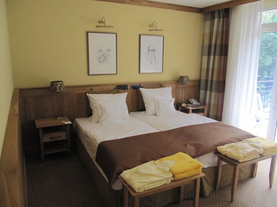 Schlafbereich mit Balkon Waldhotel Tannenhäuschen